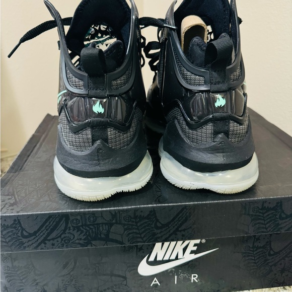 Lebron XIX (19) - Picture 6 of 6